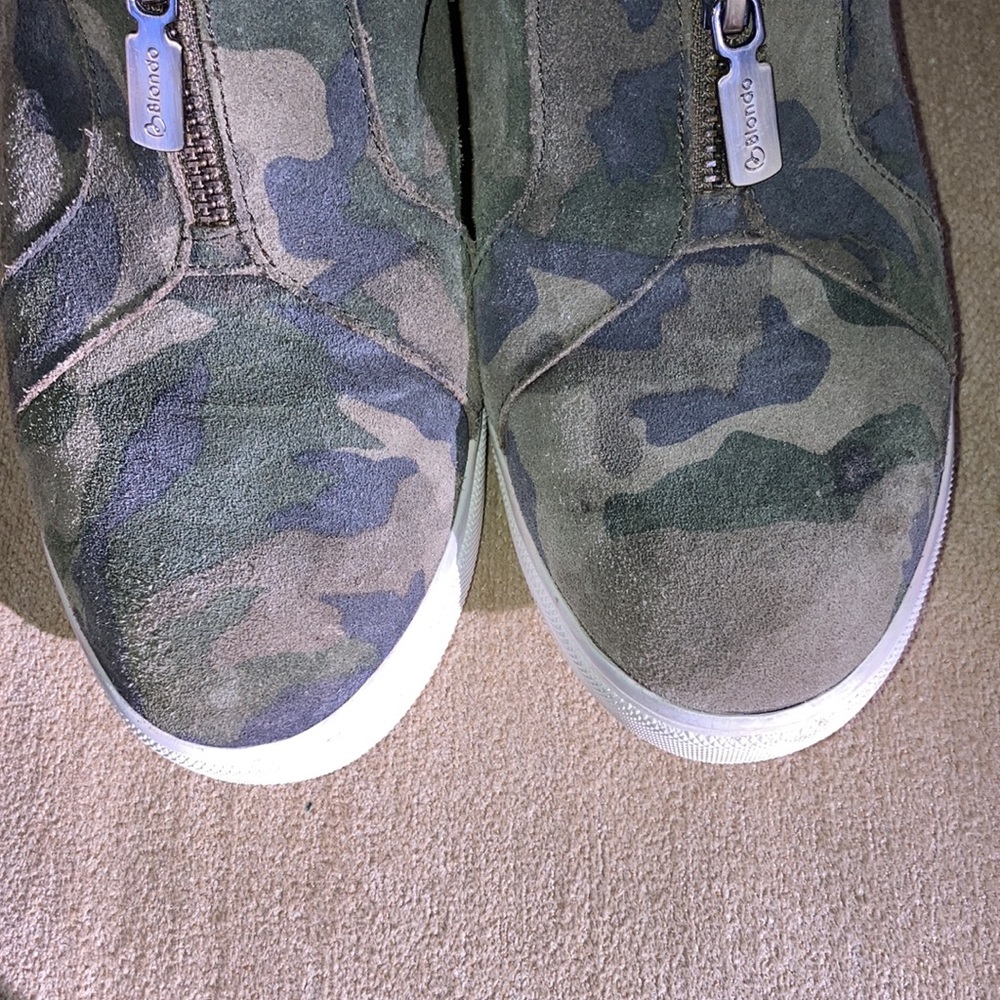 BLONDO Glenda Suede Camo Printed Waterproof Wedge Platform Sneakers Size 8.5 - Picture 5 of 13